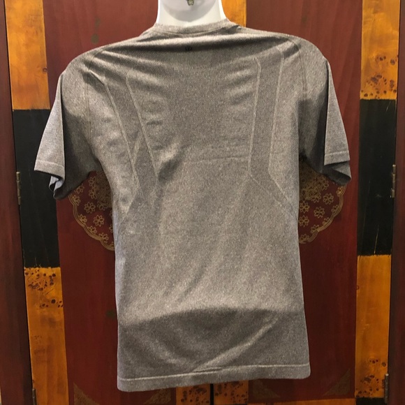 Lululemon Mens Grey Shirt - Picture 11 of 13